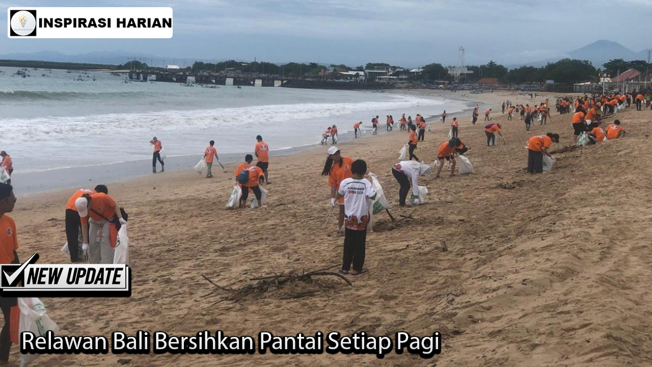 Relawan Bali Bersihkan Pantai Setiap Pagi